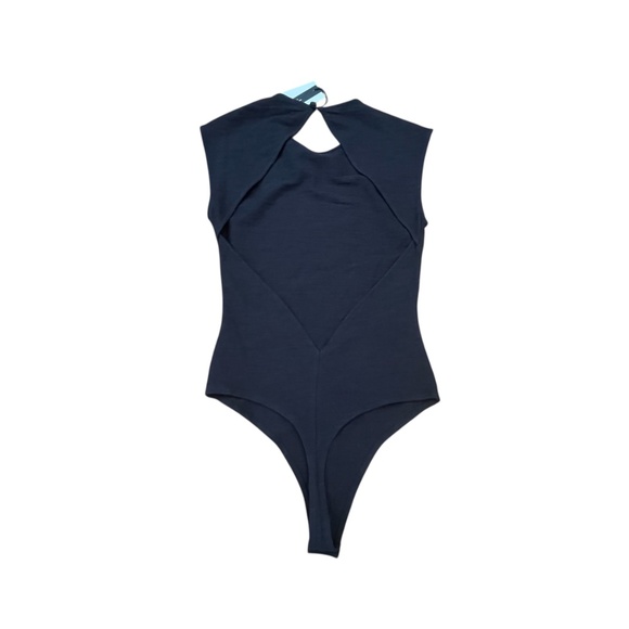 Who What Wear Megan Textured Open Back Bodysuit - Picture 3 of 9